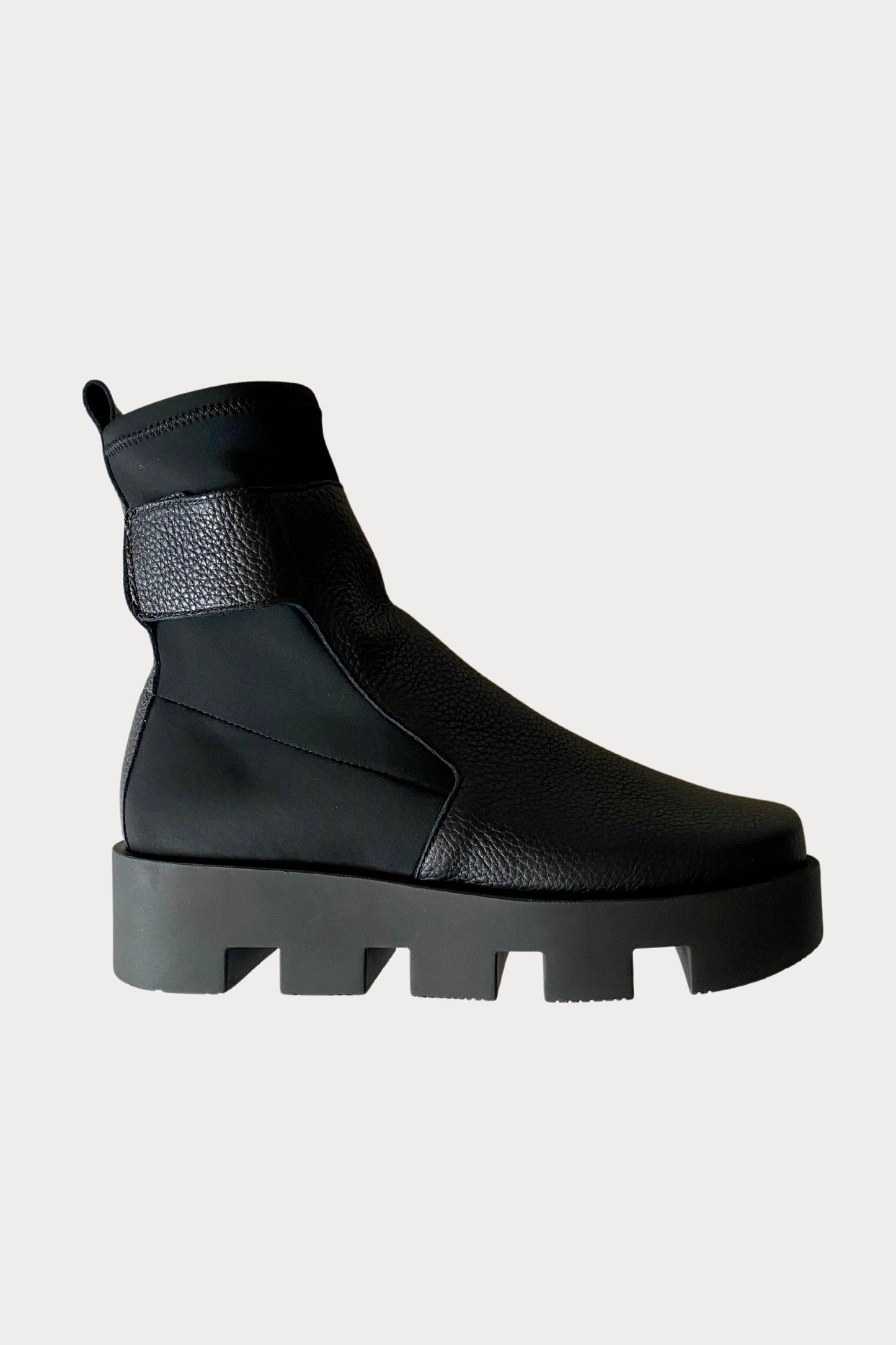 ARCHE - Treeck Black Boots